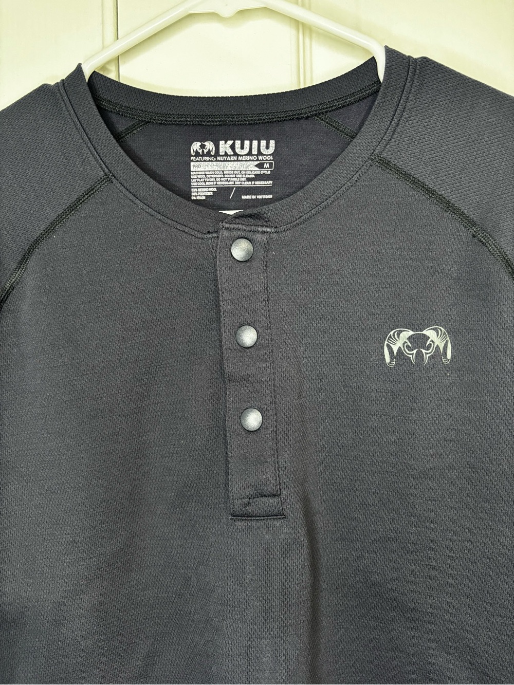 KUIU Men's Long-Sleeve Henley Top - Charcoal Gray - Picture 4 of 5